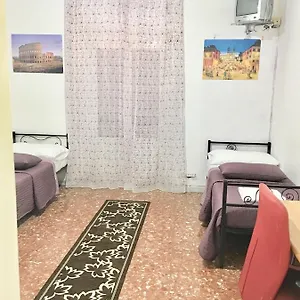 New Golden House Albergue Roma